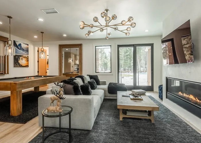 New Luxury 4Br /3Ba Obsidian Reserve #110 - Hot Tub, 2-Car Garage, Pool Table, Mount Views!