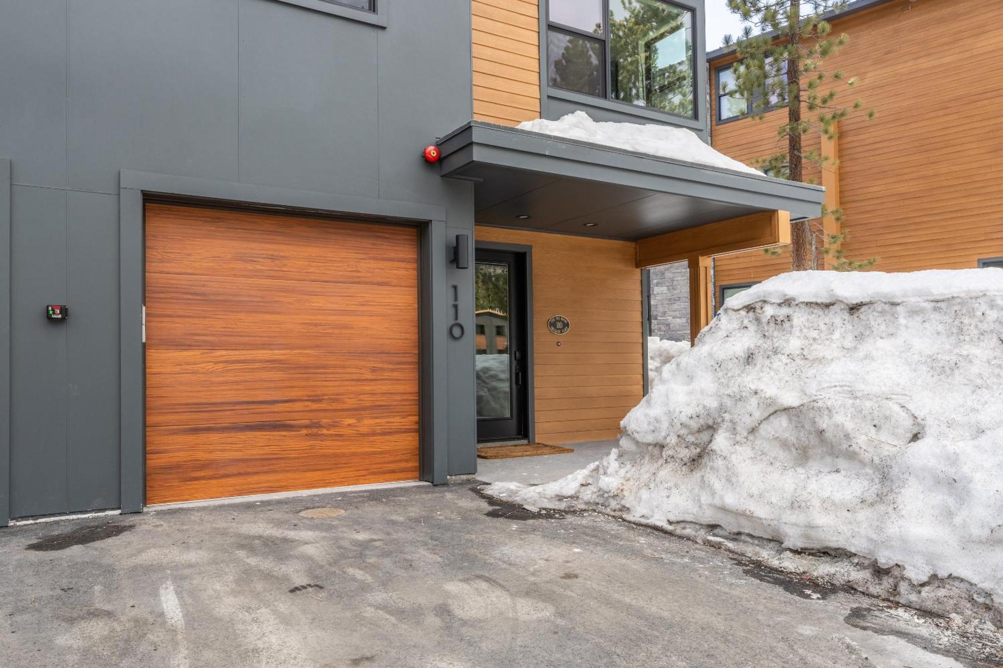 New Luxury 4br /3ba Obsidian Reserve #110 – Hot Tub, 2-car Garage, Pool Table, Mount Views! Mammoth Lakes