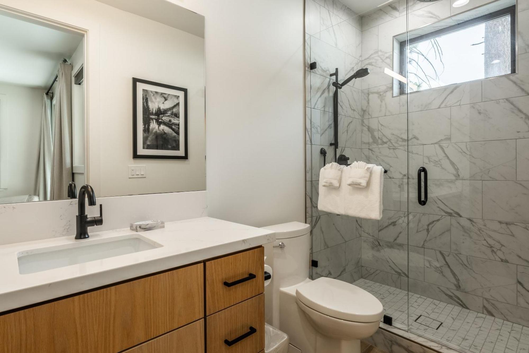 New Luxury 4br /3ba Obsidian Reserve #110 – Hot Tub, 2-car Garage, Pool Table, Mount Views!