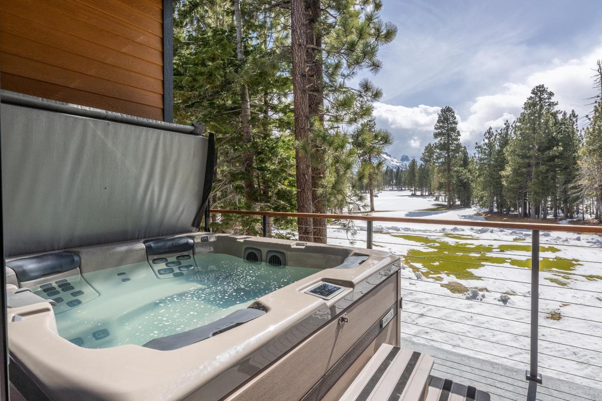 New Luxury 4br /3ba Obsidian Reserve #110 – Hot Tub, 2-car Garage, Pool Table, Mount Views! *
