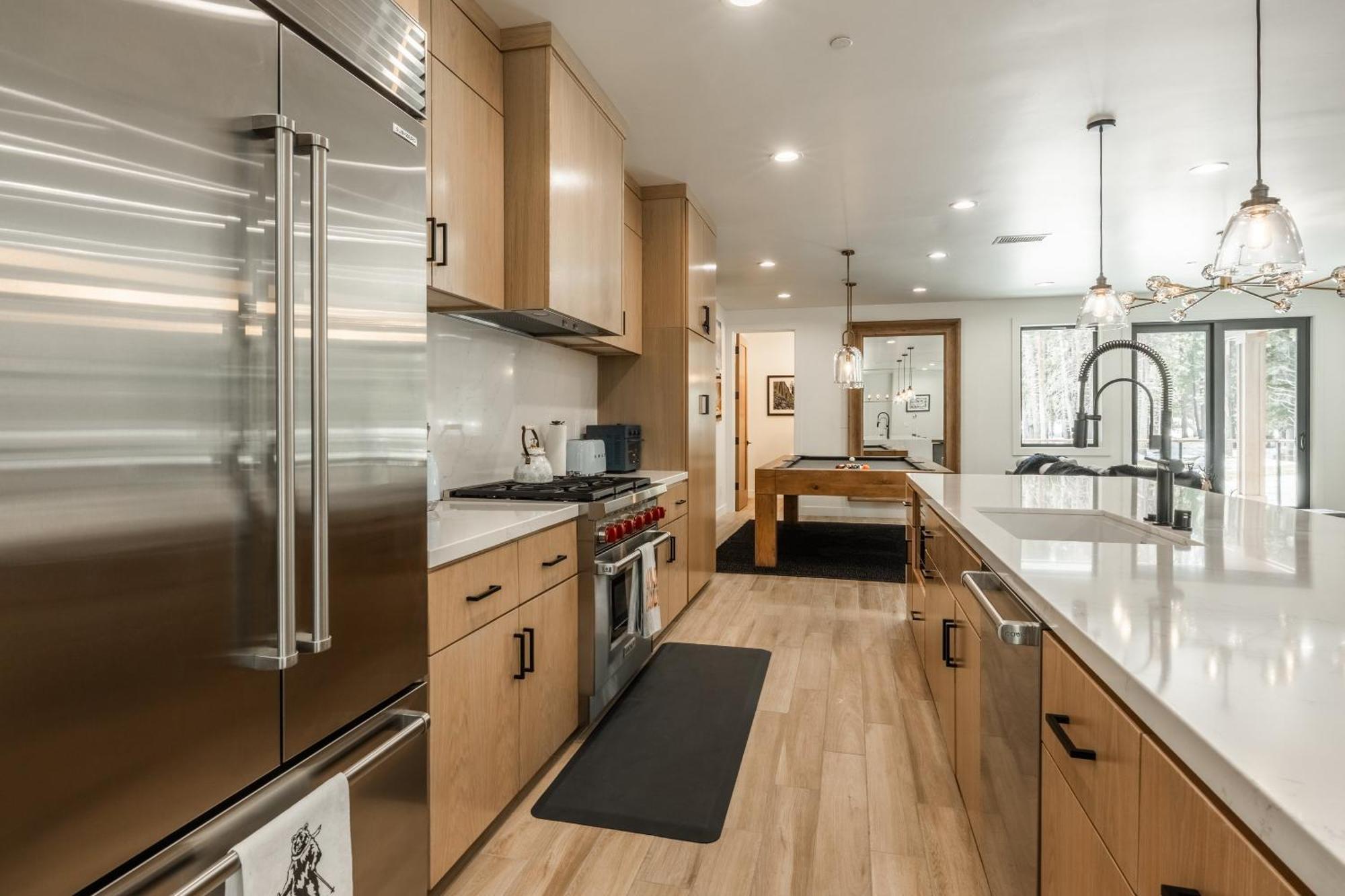 New Luxury 4br /3ba Obsidian Reserve #110 – Hot Tub, 2-car Garage, Pool Table, Mount Views! Mammoth Lakes