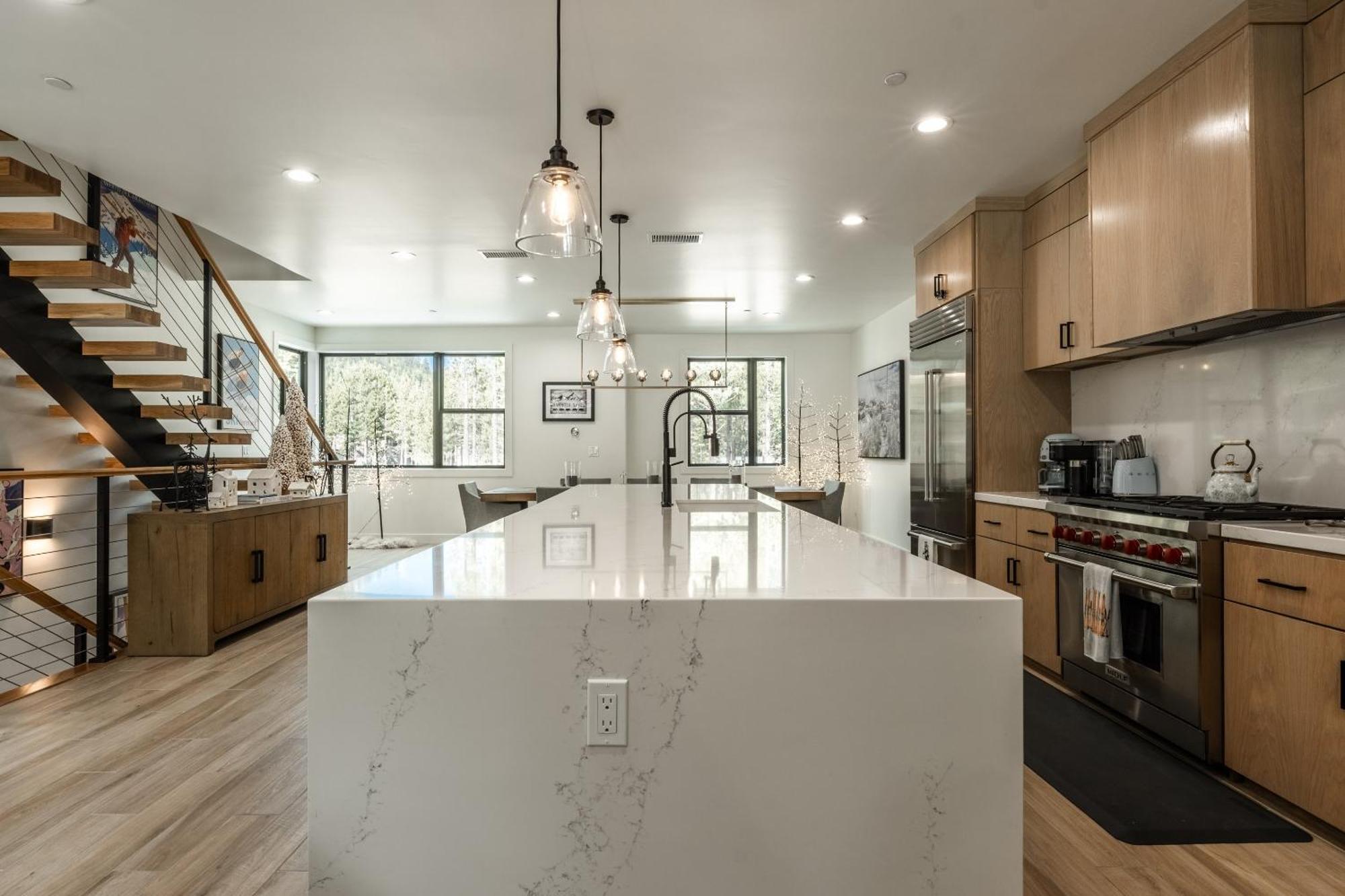 New Luxury 4br /3ba Obsidian Reserve #110 – Hot Tub, 2-car Garage, Pool Table, Mount Views! * Mammoth Lakes